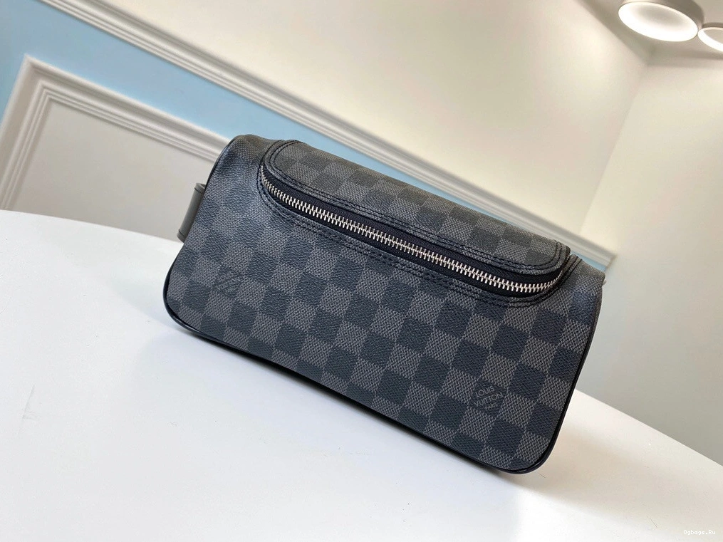 LOUIS POUCH VUITTON TOILETRY 0503